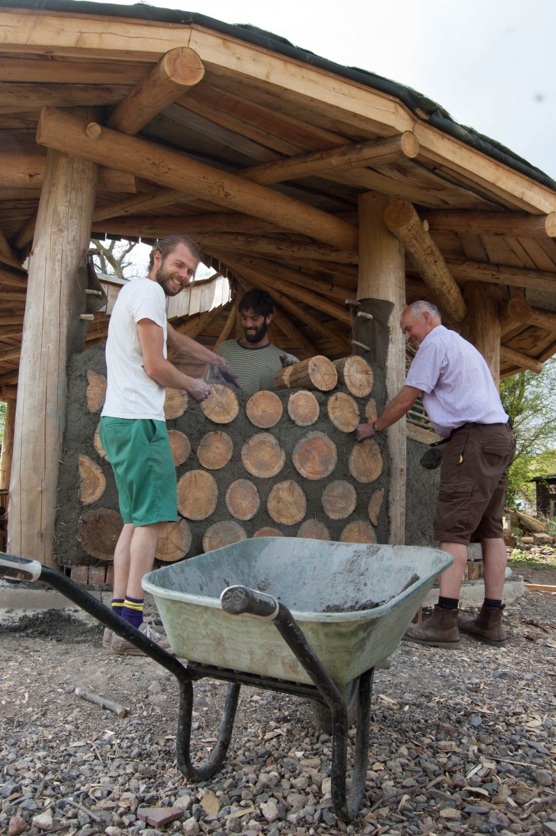 cordwood wall for reciprocal roof roundhouse